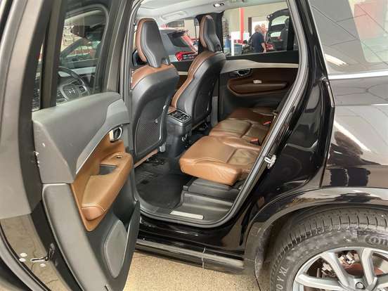 VOLVO-XC90-2019