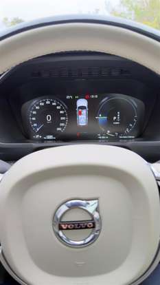 VOLVO-XC90-2021