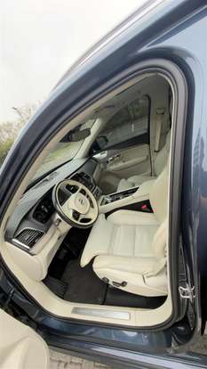 VOLVO-XC90-2021