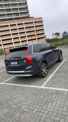 VOLVO-XC90-2021