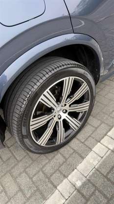 VOLVO-XC90-2021