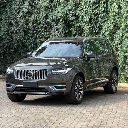 VOLVO-XC90-2021