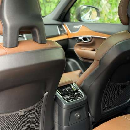 VOLVO-XC90-2021