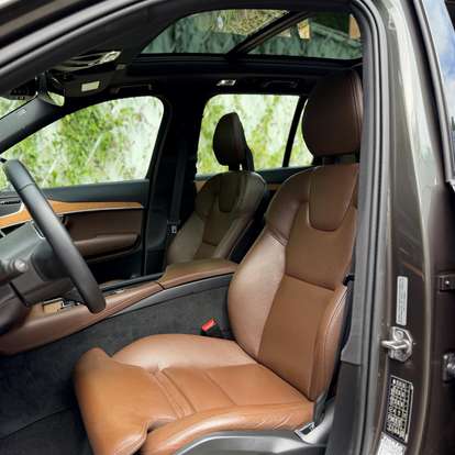 VOLVO-XC90-2021