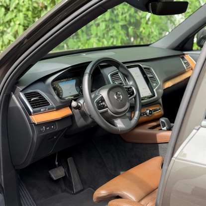 VOLVO-XC90-2021