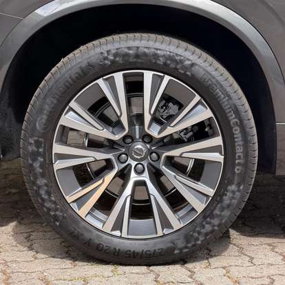 VOLVO-XC90-2021