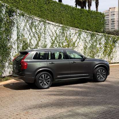 VOLVO-XC90-2021