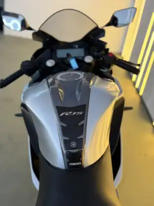YAMAHA-YZF R15-2023