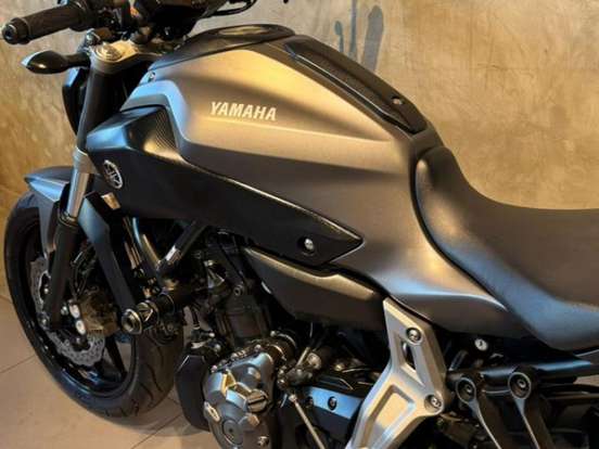 YAMAHA-MT-07 YAMAHA-MT-07-2015