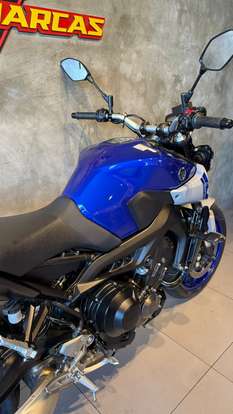 YAMAHA-MT-09-2021