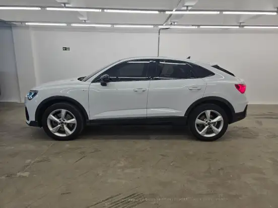 AUDI-Q3-2023