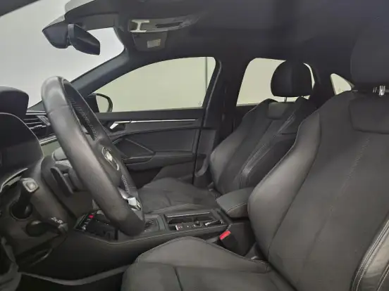 AUDI-Q3-2023