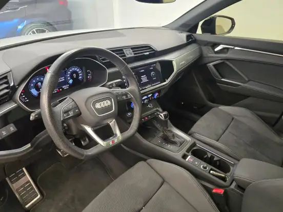 AUDI-Q3-2023