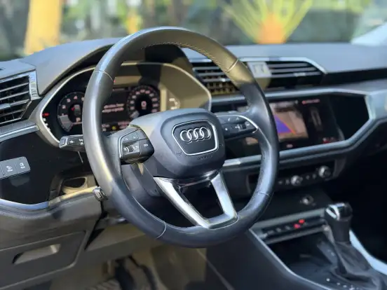AUDI-Q3-2023