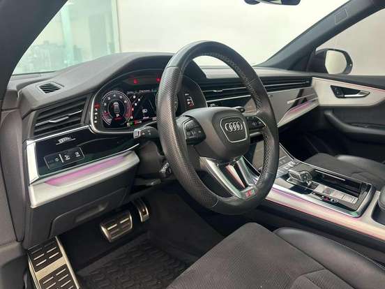 AUDI-Q8-2022