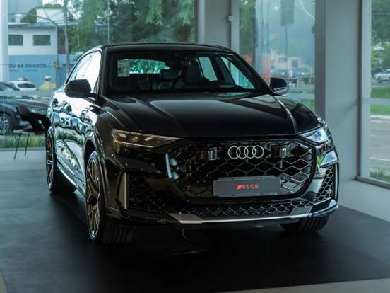 AUDI-RS Q8-2025