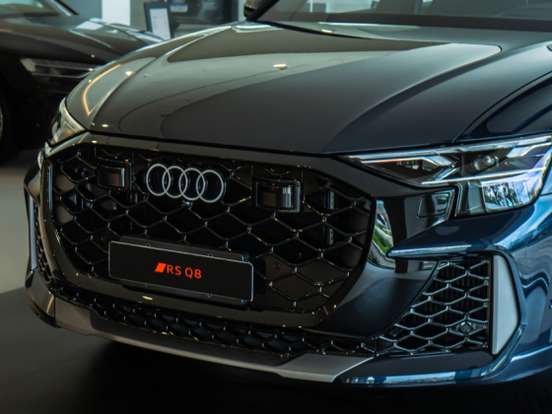 AUDI-RS Q8-2025