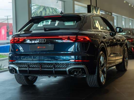 AUDI-RS Q8-2025