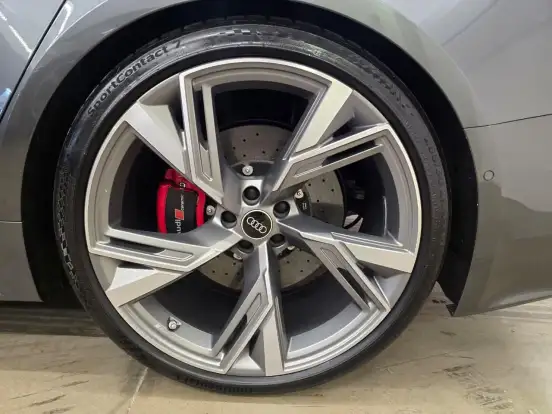 AUDI-RS6-2020