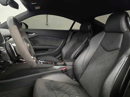 AUDI-TT RS-2021