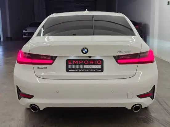 BMW-320i-2020
