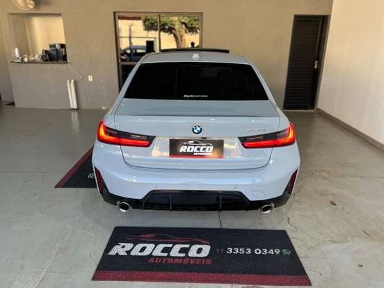 BMW-320i-2023