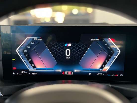 BMW-320i-2023