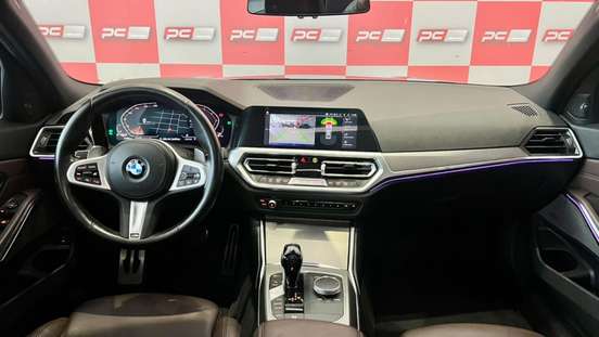 BMW-320i-2021