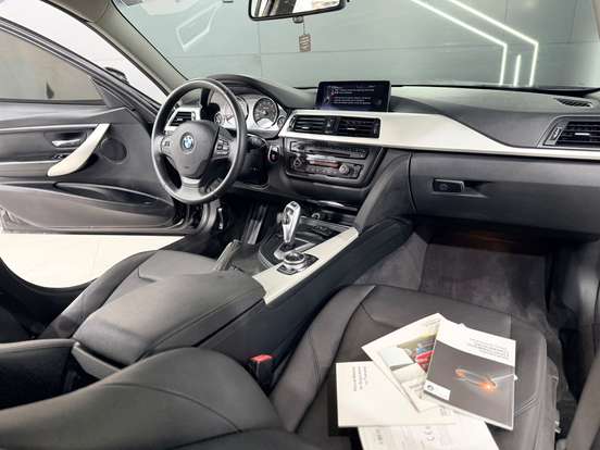 BMW-320i-2013