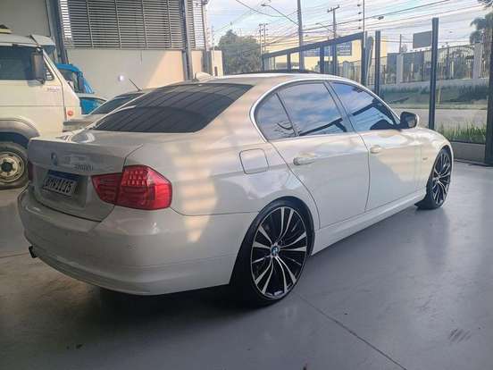 BMW-325i-2011