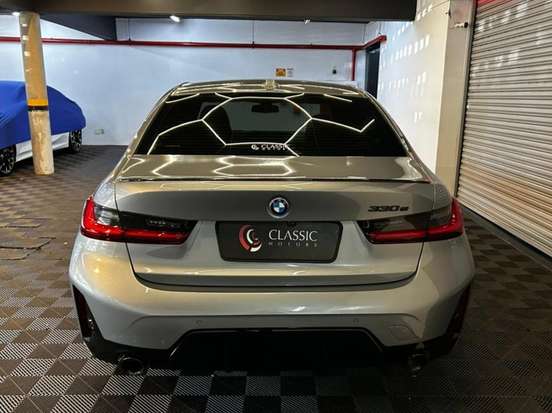 BMW-330e-2022