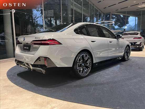 BMW-530e-2024