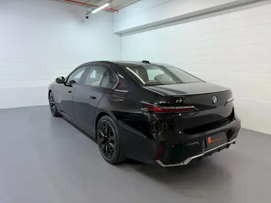 BMW-i7-2023