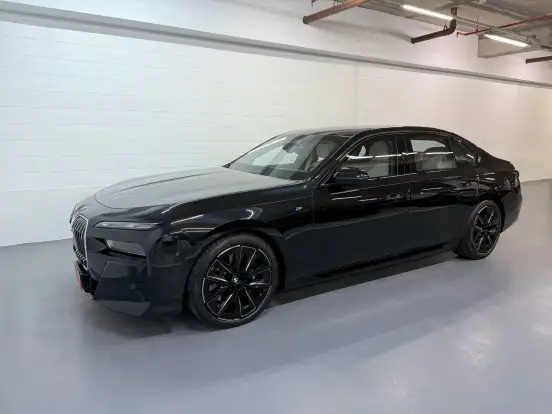 BMW-i7-2023