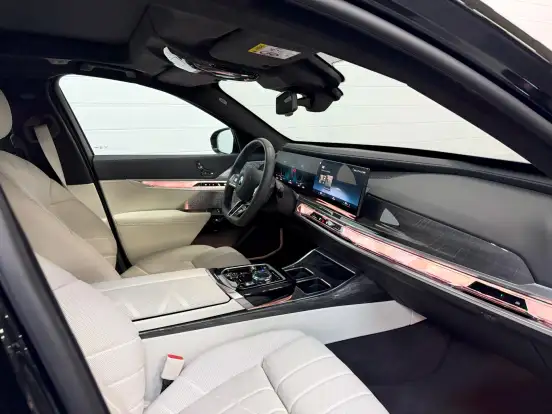 BMW-i7-2023