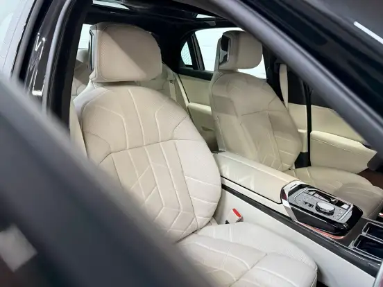 BMW-i7-2023