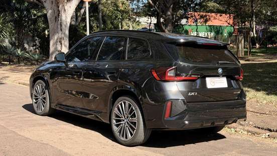 BMW-iX1-2023
