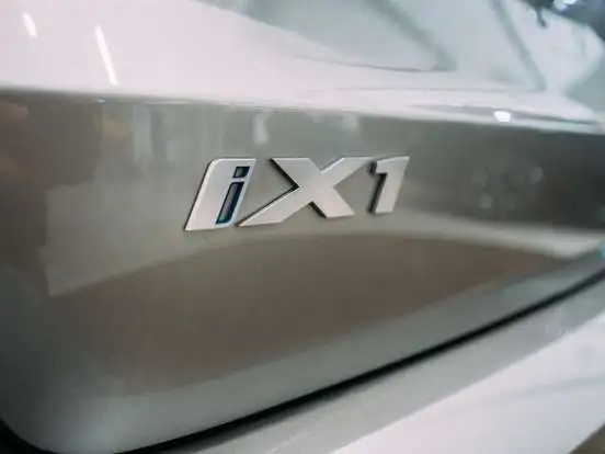 BMW-iX1-2025