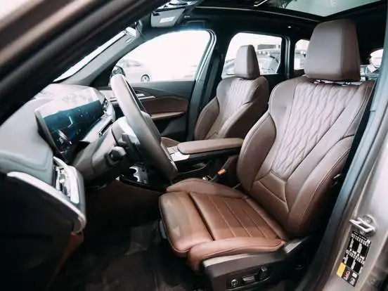 BMW-iX1-2025