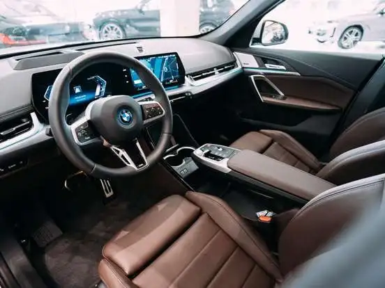 BMW-iX1-2025