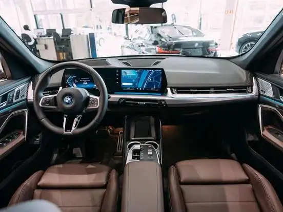 BMW-iX1-2025