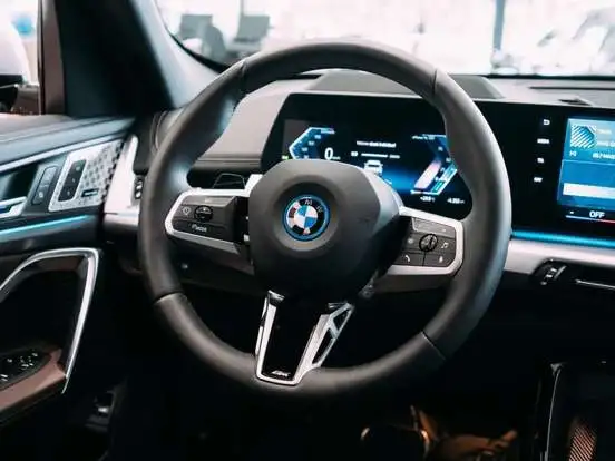 BMW-iX1-2025