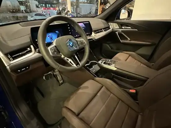 BMW-iX2-2025
