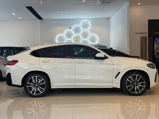 BMW-X4-2021