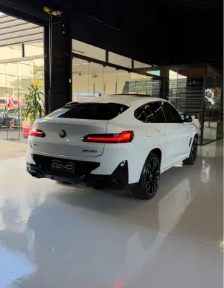 BMW-X4-2022