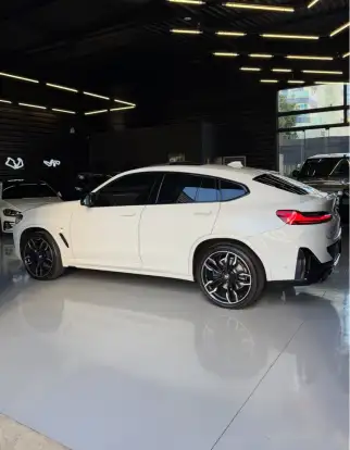 BMW-X4-2022