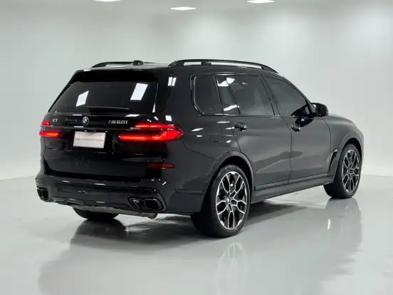 BMW-X7-4.4 V8 GASOLINA M60i STEPTRONIC BMW-X7-2024