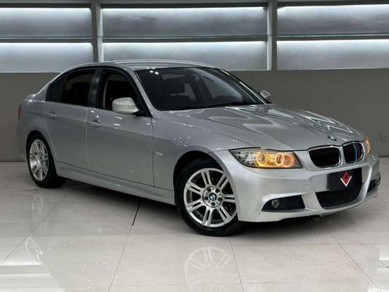 BMW-318i-2011