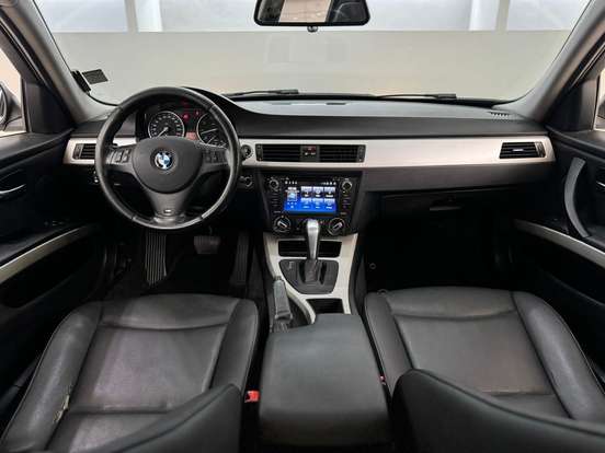 BMW-318i-2011
