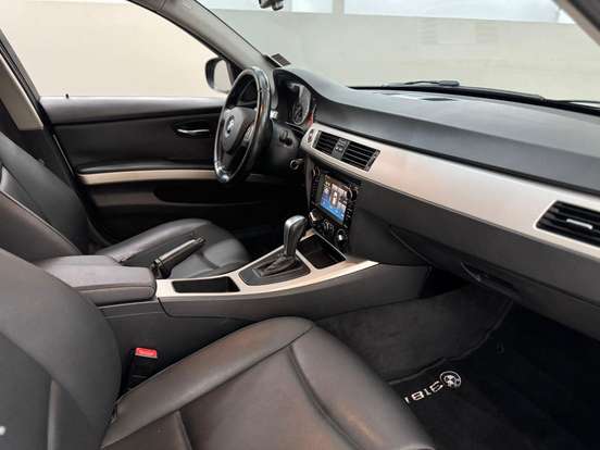 BMW-318i-2.0 SEDAN 16V GASOLINA 4P AUTOMÁTICO BMW-318i-2011